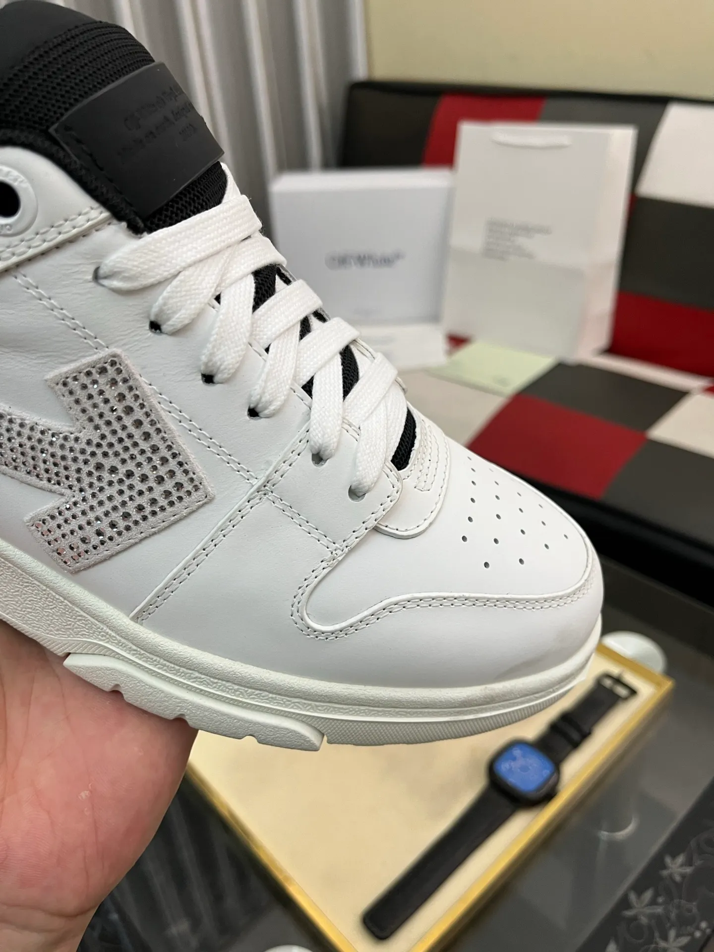 Men's shoes 💰660⌚️⌚️ OFF-White C/O VirGil Abloh fashionable and versatile casual shoes. Exclusive first release of the new model. Made of environmentally friendly cowhide leather and mesh fabric upper material. The insole is embedded with foam cushioning EVA material. The correct midsole is equipped with EVA lightweight cushioning. External tooth nail rubber outsole. The correct accessories are customized simultaneously. Women's model: 35-40 Men's model: 39-45